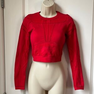 Red Fabletics long sleeve workout crop top size medium